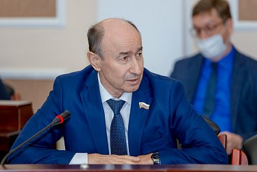 Депутаты направят более 128 млн рублей на поддержку школ и детских садов